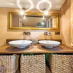 Dağ evi Charming Little For 6 People & Free Lockers *