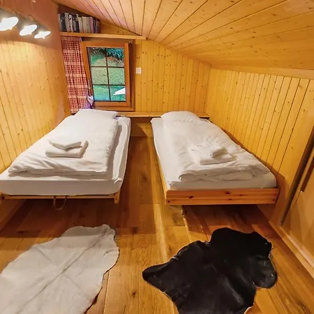 Chalet Charming Little For 6 People & Free Lockers *