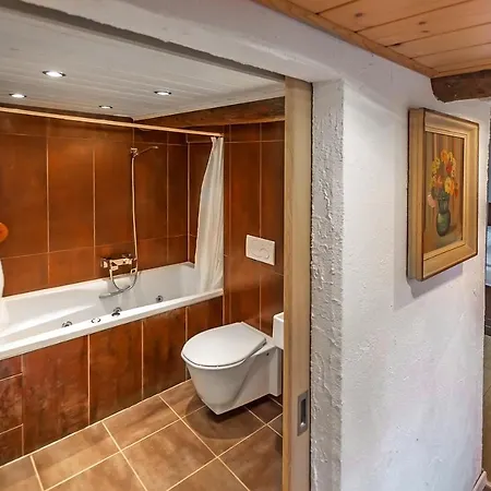 Charming Little For 6 People & Free Lockers *