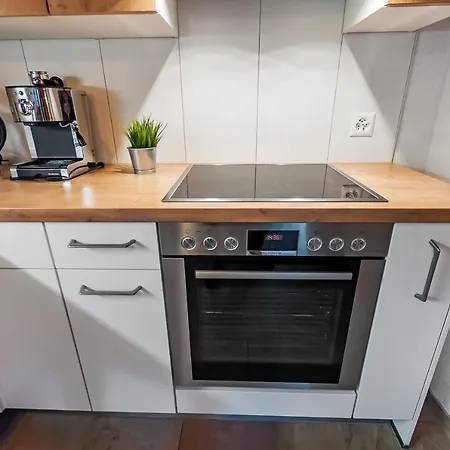 Charming Little For 6 People & Free Lockers *